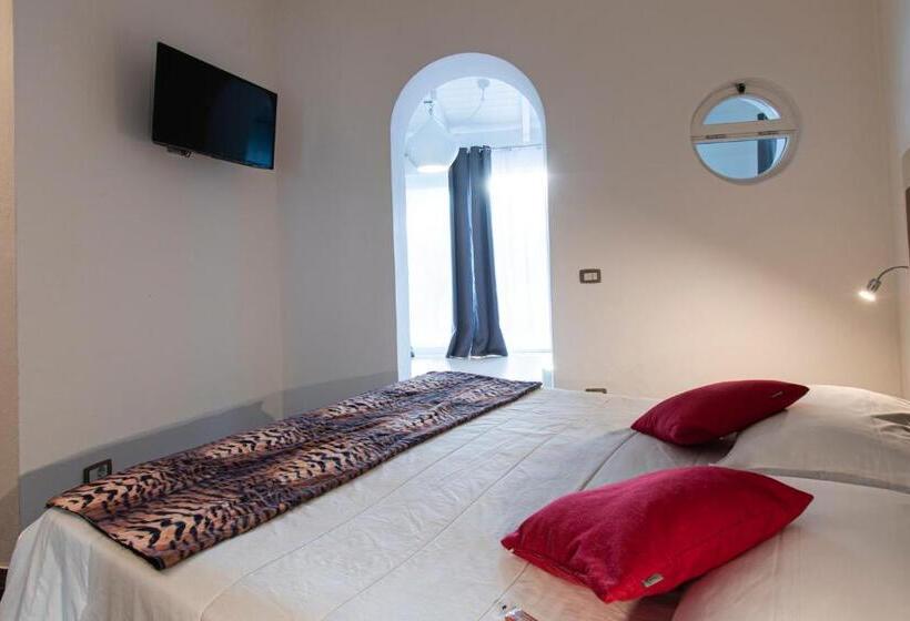 جناح جونيور مزوَّد بتراس, Marina 10 Design Hotel & Spa