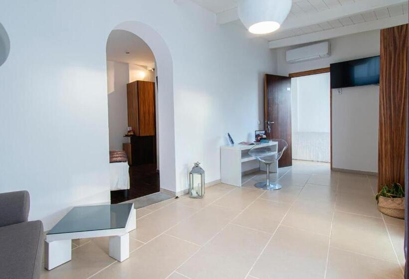 جناح جونيور مزوَّد بتراس, Marina 10 Design Hotel & Spa