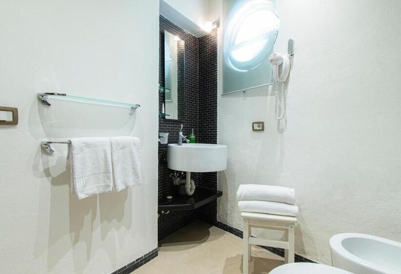 غرفة سوبيريور ثلاثية, Marina 10 Design Hotel & Spa