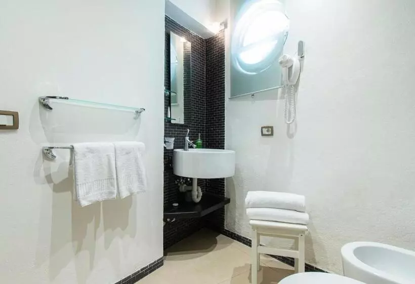 スーペリアトリプルルーム, Marina 10 Design Hotel & Spa