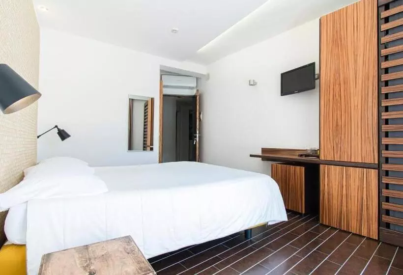 スーペリアトリプルルーム, Marina 10 Design Hotel & Spa