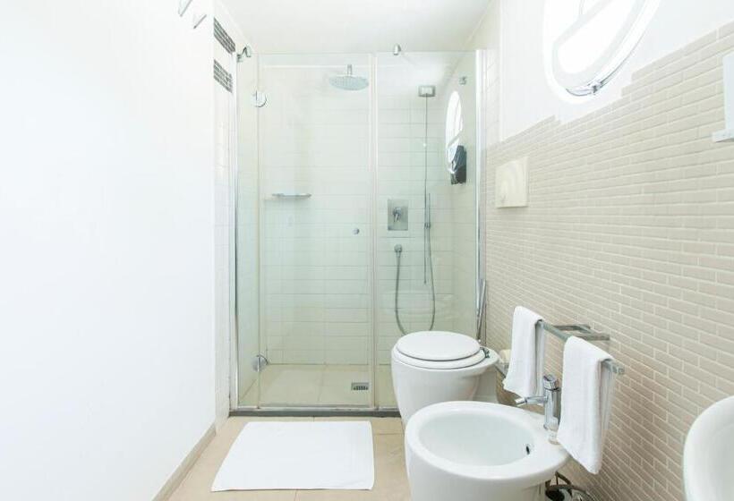 חדר קלאסי לארבעה, Marina 10 Design Hotel & Spa