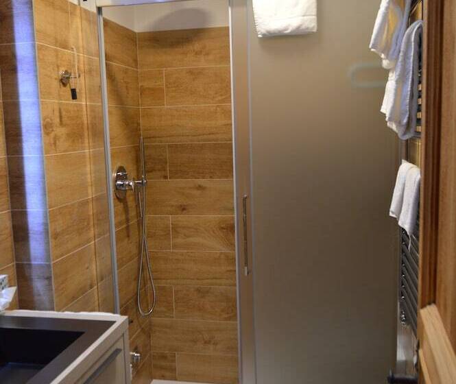 标准三人间, Montana