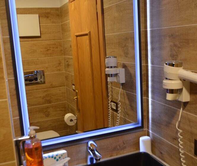 标准三人间, Montana