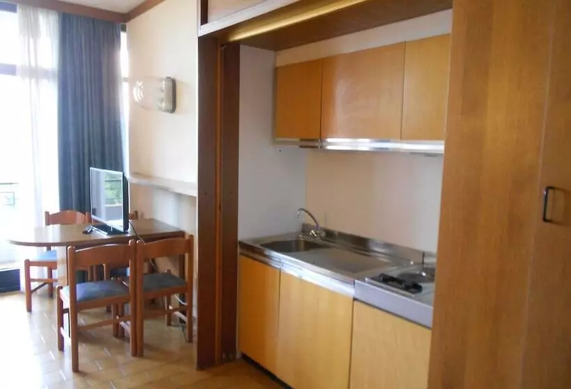 استودیوی استاندارد, Residence Holiday
