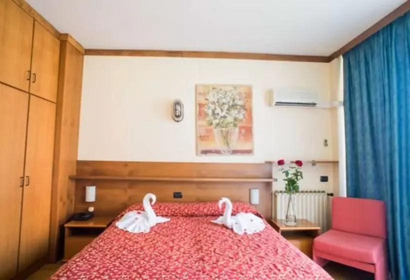 استودیوی استاندارد, Residence Holiday