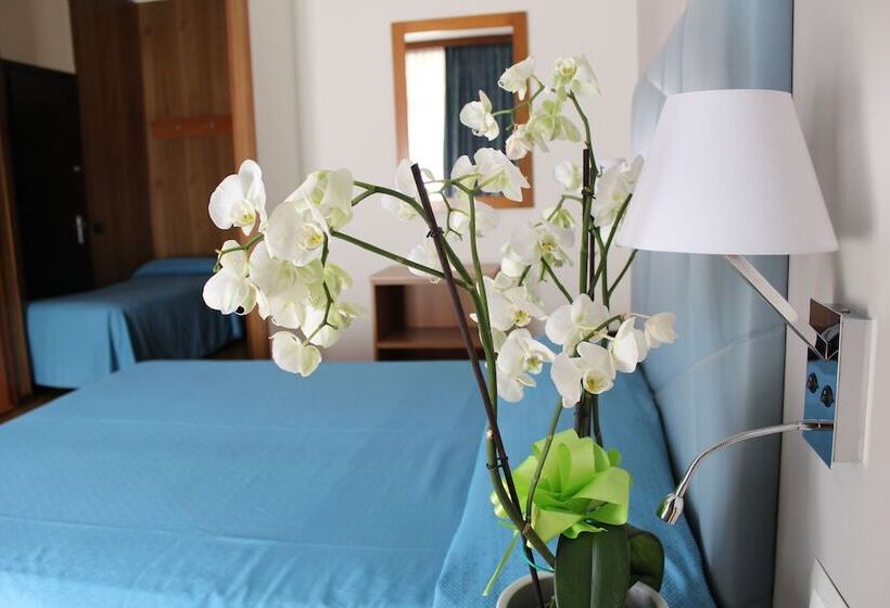 Четырехместный Номер Стандарт, Residence Holiday