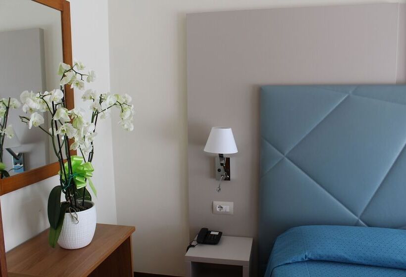 Номер Стандарт Трехместный, Residence Holiday