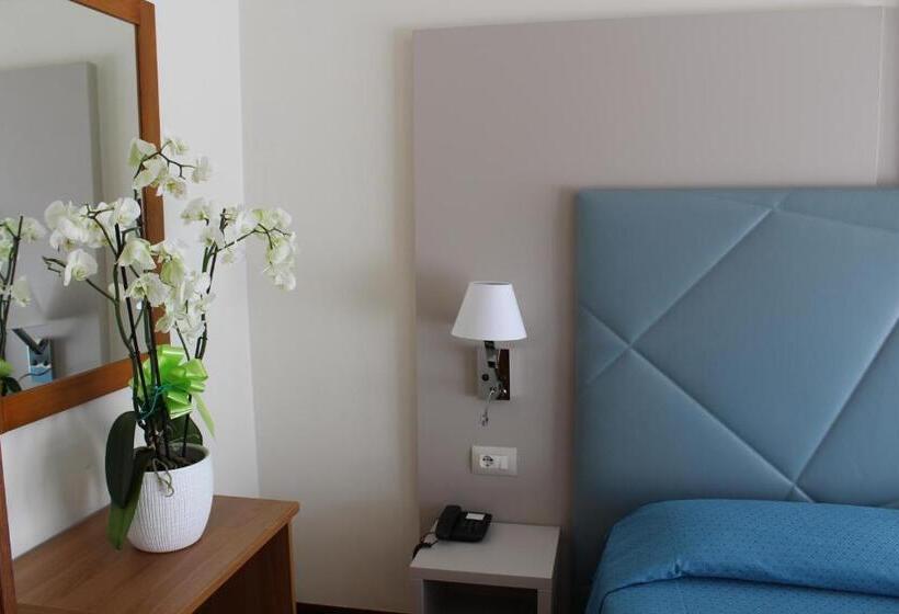 Четырехместный Номер Стандарт, Residence Holiday