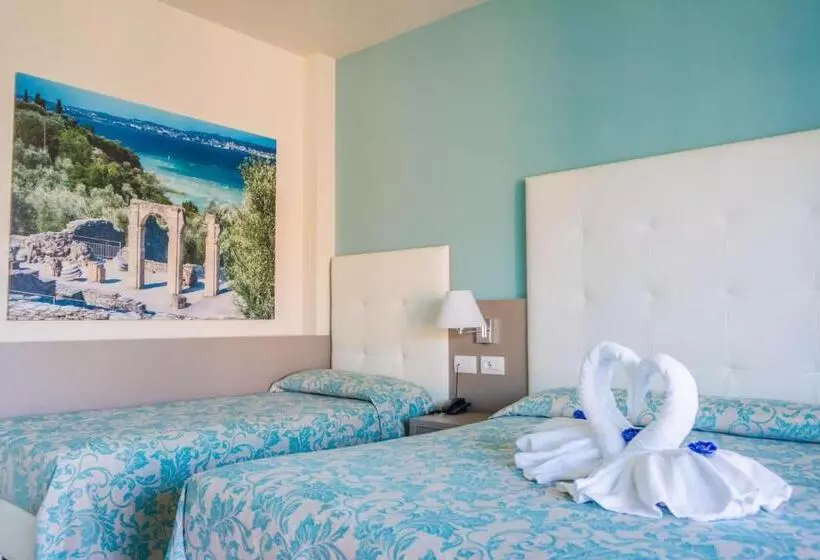 اتاق سوپریور چهار تخته, Residence Holiday