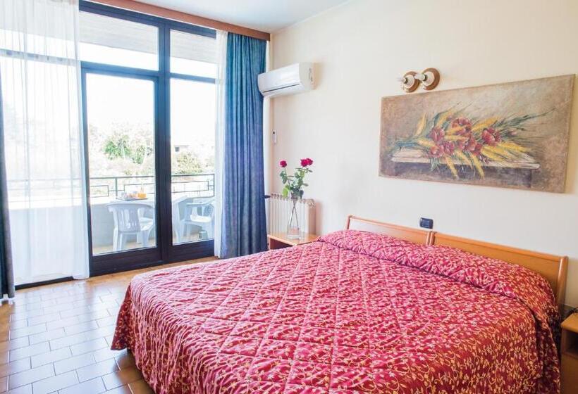 اتاق استاندارد یک نفره, Residence Holiday
