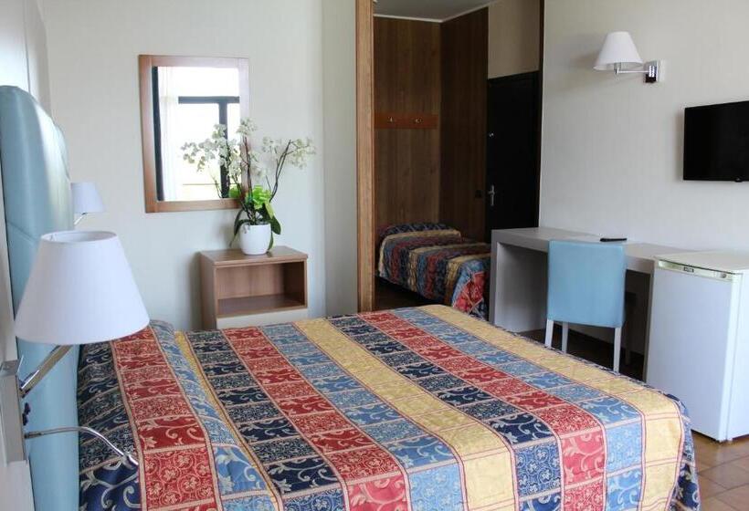 Номер Стандарт Трехместный, Residence Holiday