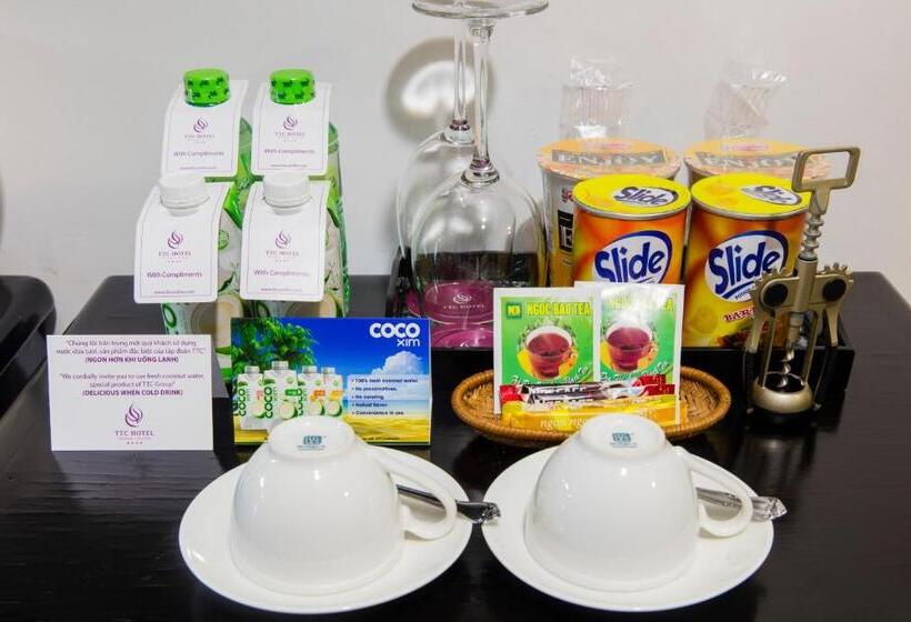 اتاق استاندارد سه تخته با بالکن, Ttc Hotel   Can Tho