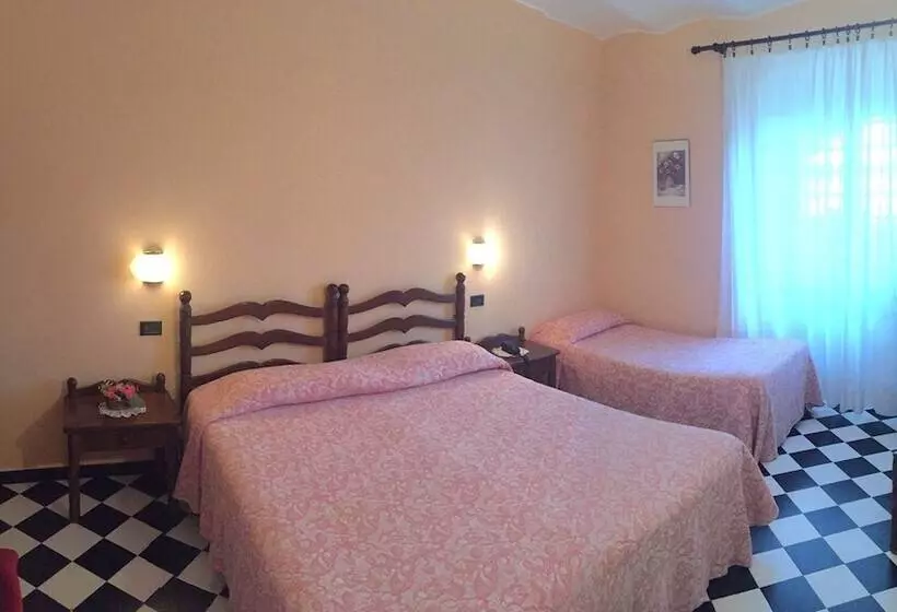 اتاق استاندارد سه نفره, Villa Fieschi