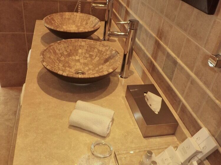 デラックススイート, Xelena Hotel & Suites