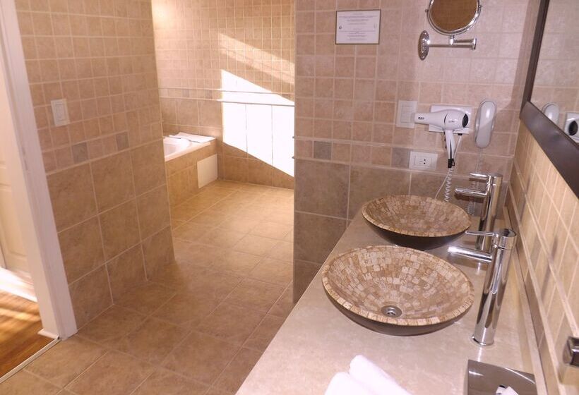 デラックススイート, Xelena Hotel & Suites