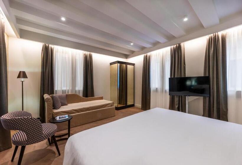 سوییت جونیور با بالکن, Acca Hotel