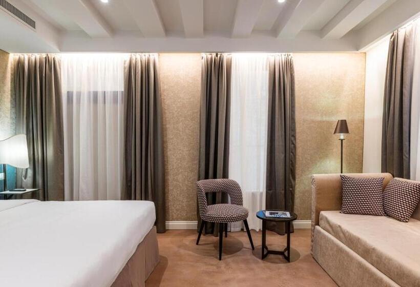 سوییت جونیور با بالکن, Acca Hotel