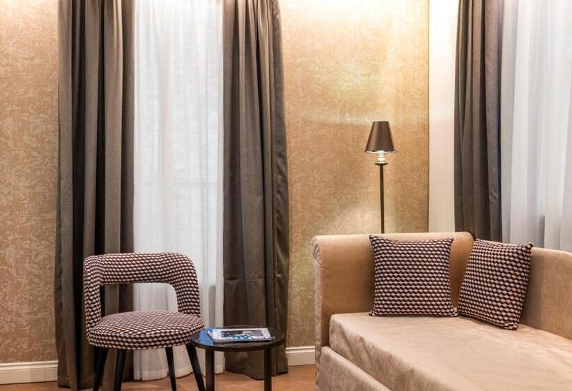 سوییت جونیور با بالکن, Acca Hotel