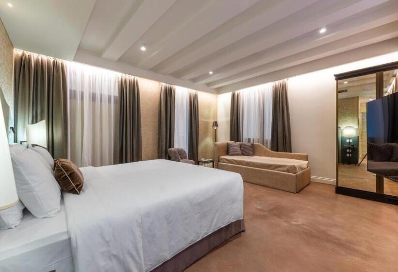 سوییت جونیور با بالکن, Acca Hotel