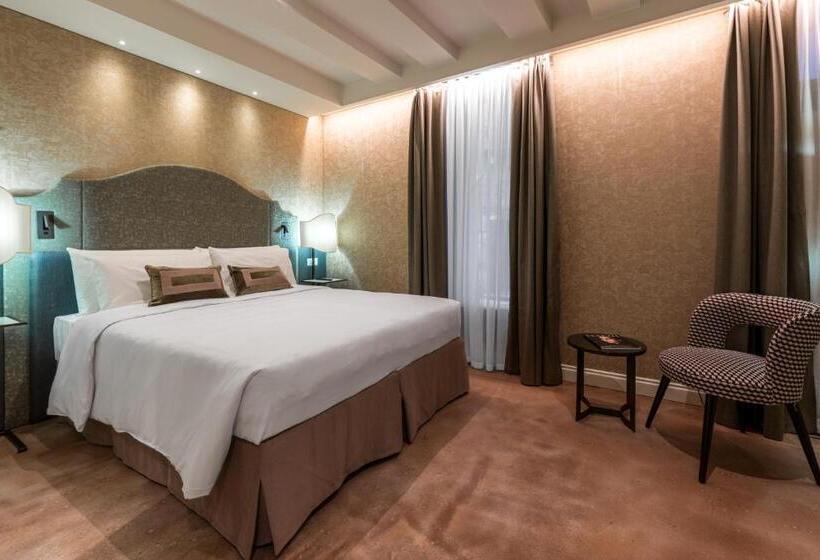 اتاق لوکس با بالکن, Acca Hotel