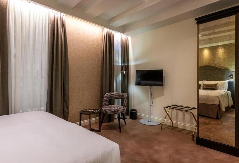 اتاق لوکس با بالکن, Acca Hotel