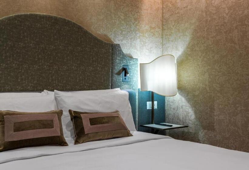 اتاق لوکس با بالکن, Acca Hotel