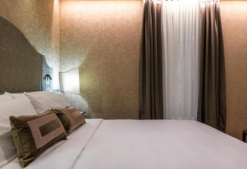Quarto Deluxe com Balcão, Acca Hotel