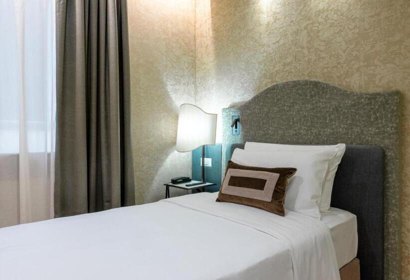 اتاق استاندارد یک نفره, Acca Hotel