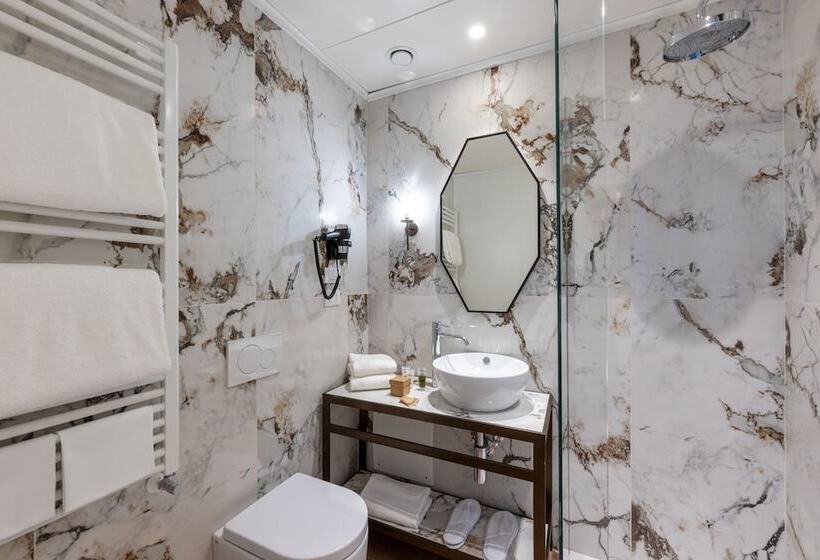 اتاق سوپریور, Acca Hotel