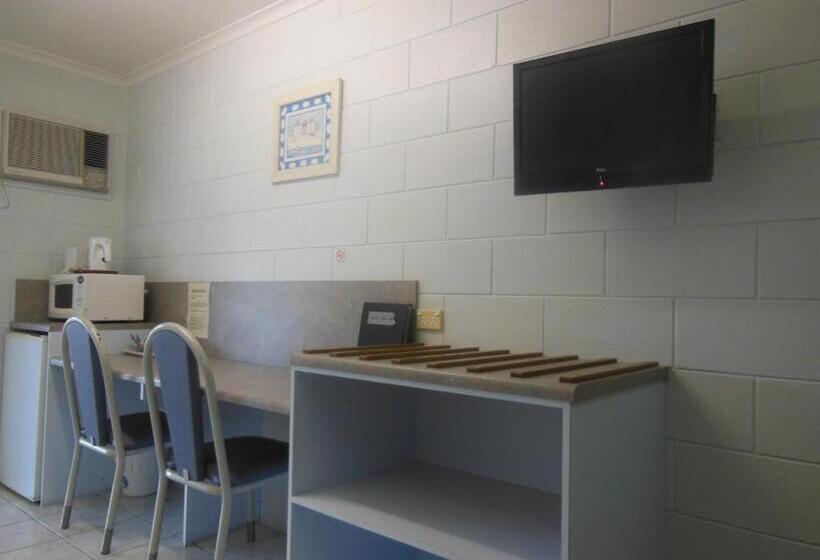 Номер Стандарт, Country Road Motel
