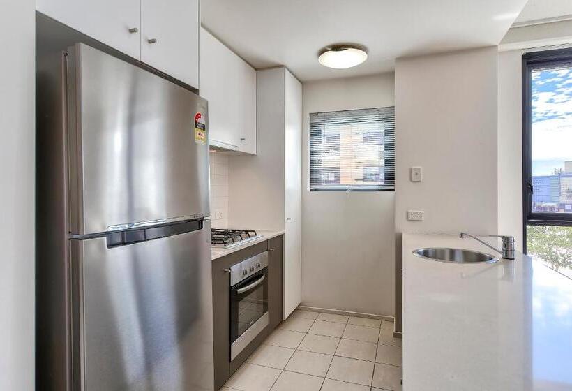 דירת אקזקיוטיב 2 חדרים, Flynn Brisbane