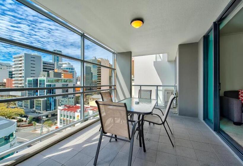 דירת אקזקיוטיב 2 חדרים, Flynn Brisbane