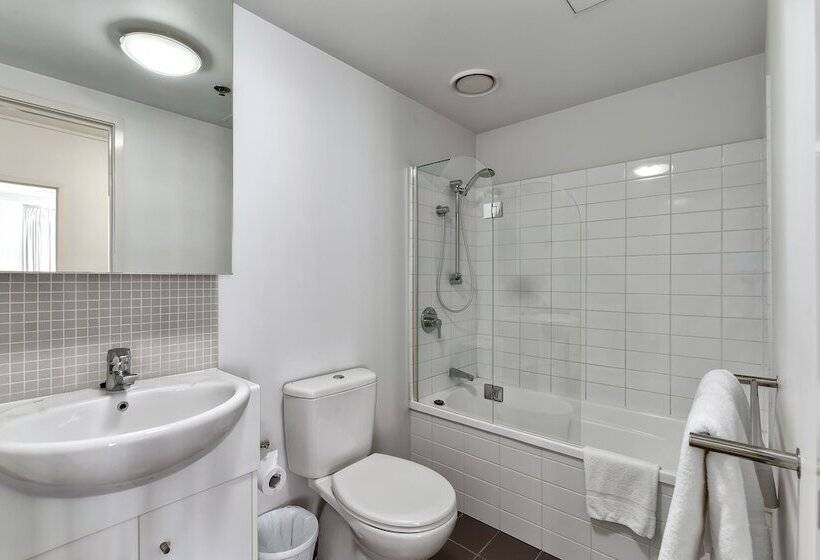 דירת אקזקיוטיב 2 חדרים, Flynn Brisbane