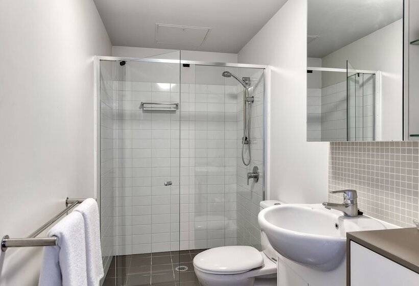 דירת אקזקיוטיב 2 חדרים, Flynn Brisbane