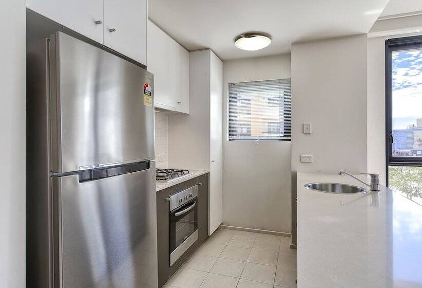 דירת אקזקיוטיב 2 חדרים, Flynn Brisbane