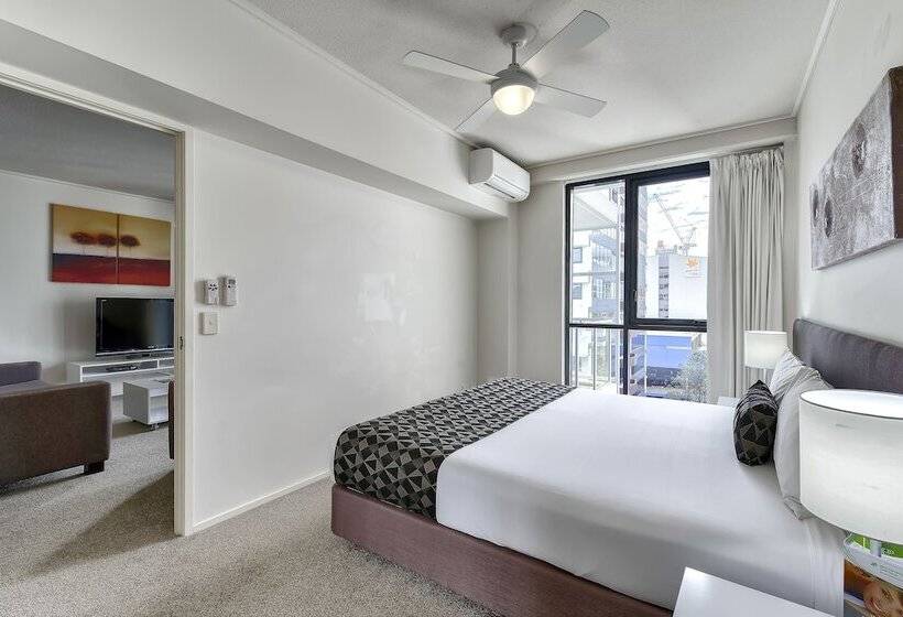 דירת אקזקיוטיב 2 חדרים, Flynn Brisbane