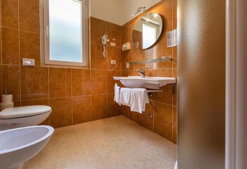 Трехместный Номер Стандарт Вид на Сад, Garnì Orchidea