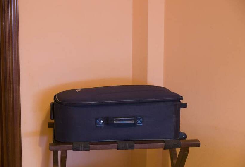 اتاق استاندارد سه نفره, As Aceas