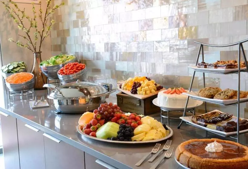 اتاق کلاب, Newport News Marriott At City Center