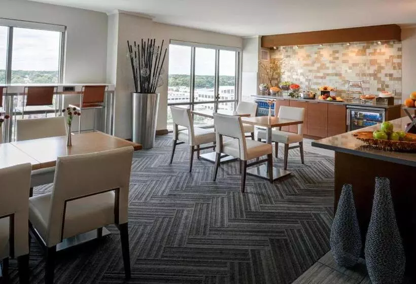 اتاق کلاب, Newport News Marriott At City Center