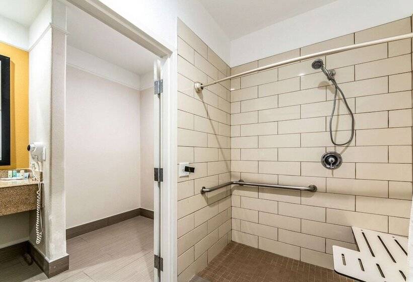 장애인을 위한 스탠다드 룸, Quality Inn & Suites Seaworld North