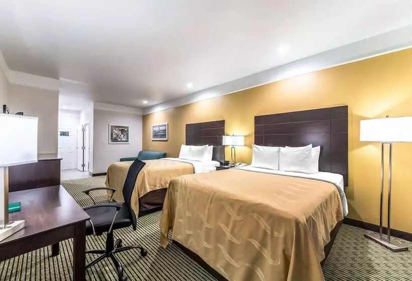 اتاق استاندارد برای معلولان, Quality Inn & Suites Seaworld North