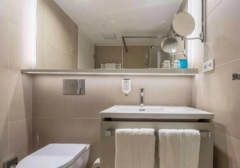 آپارتمان مدیریتی 2 خوابه, Quest Geelong