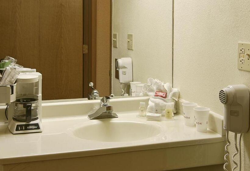 سوییت خانوادگی, Ramada By Wyndham Bettendorf