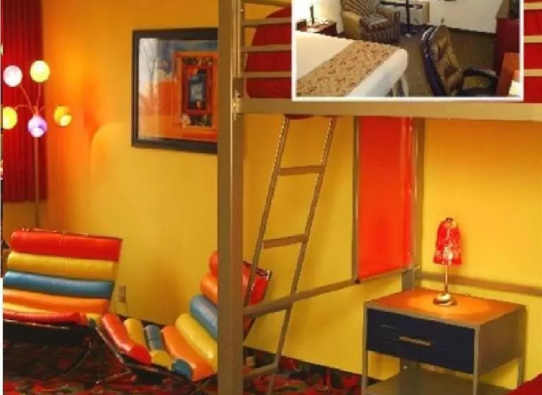スイート（家族用）, Ramada By Wyndham Bettendorf