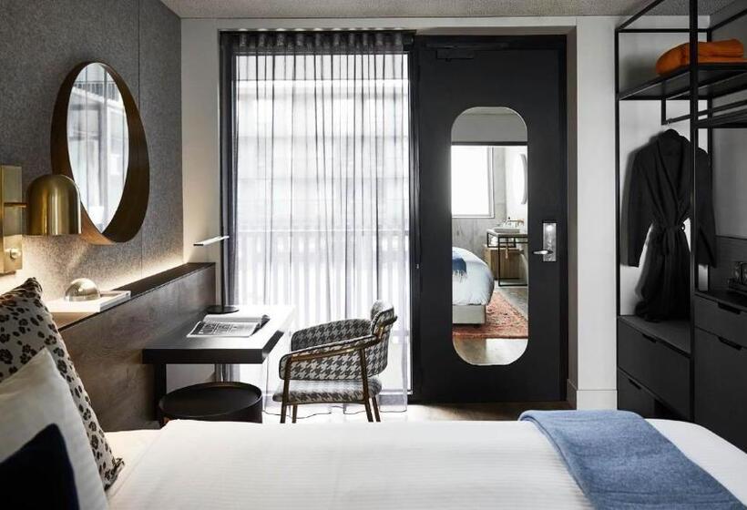 غرفة ديلوكس, Zagame's House