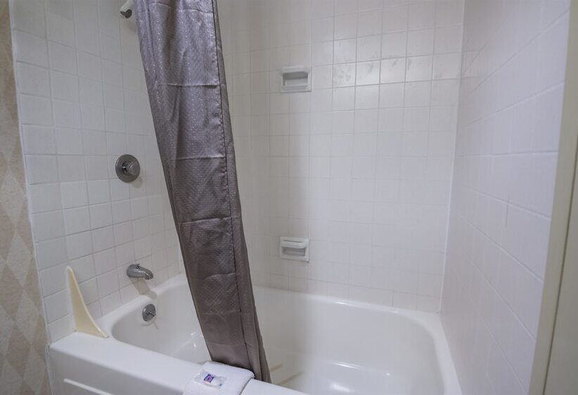 غرفة ديلوكس لذوى الاحتياجات الخاصة, Motel 6 oriskany, Ny