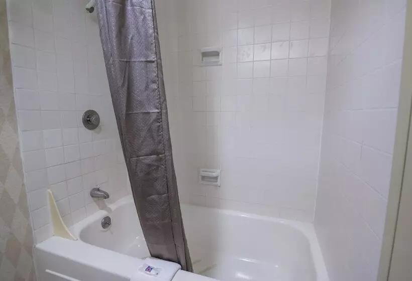 障害者適応デラックスルーム, Motel 6 oriskany, Ny
