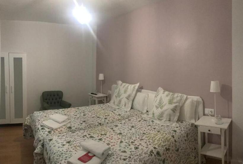 اتاق استاندارد با سرویس بهداشتی مشترک, Alojamientos Olga